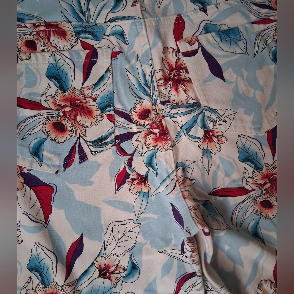 Floral Print Capris - Picture 6 of 9